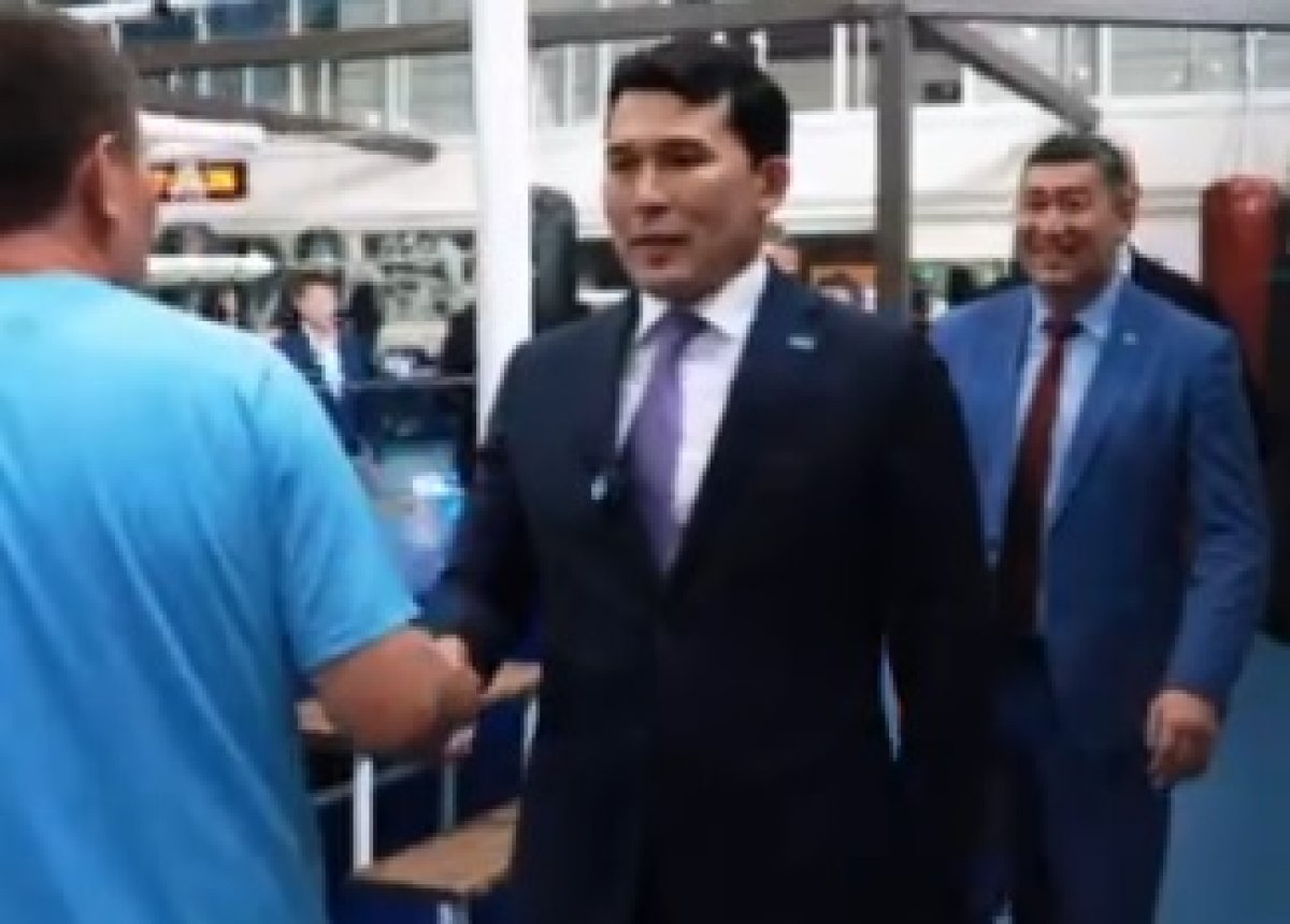 Министр туризма и спорта неожиданно посетил тренировку сборной Казахстана по боксу