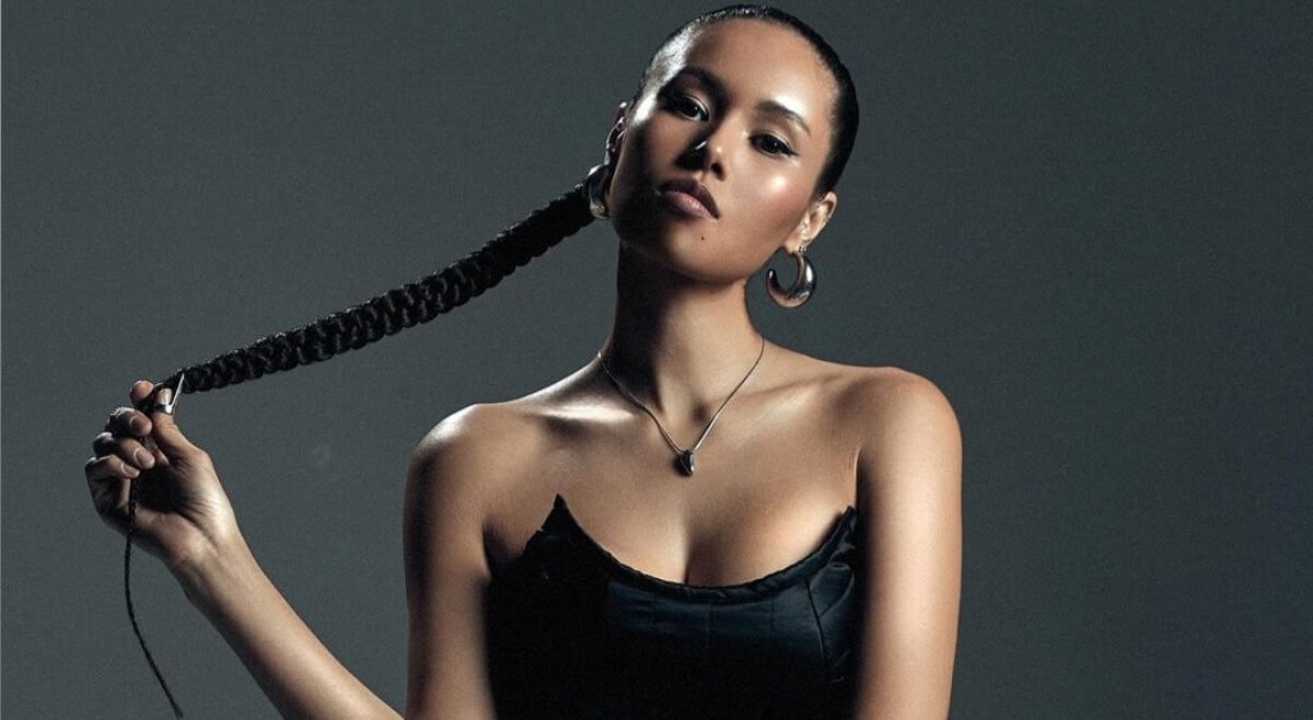 НАZИМА по просьбе школьницы спела на выпускном в Астане