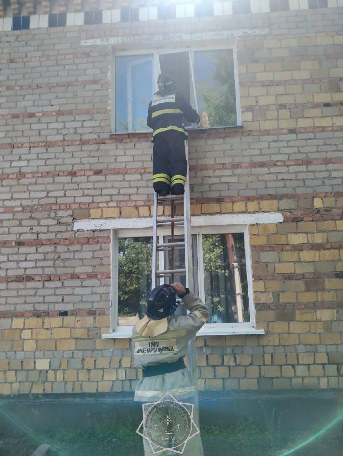 Сотрудники МЧС спасли пожилую женщину в СКО