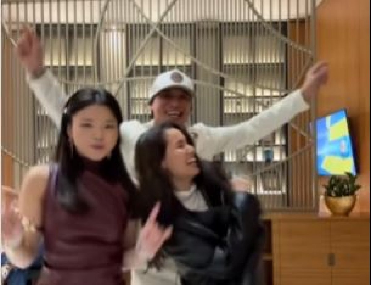 Кайрат Нуртас с Назимой станцевали с дочерью певца (ВИДЕО)