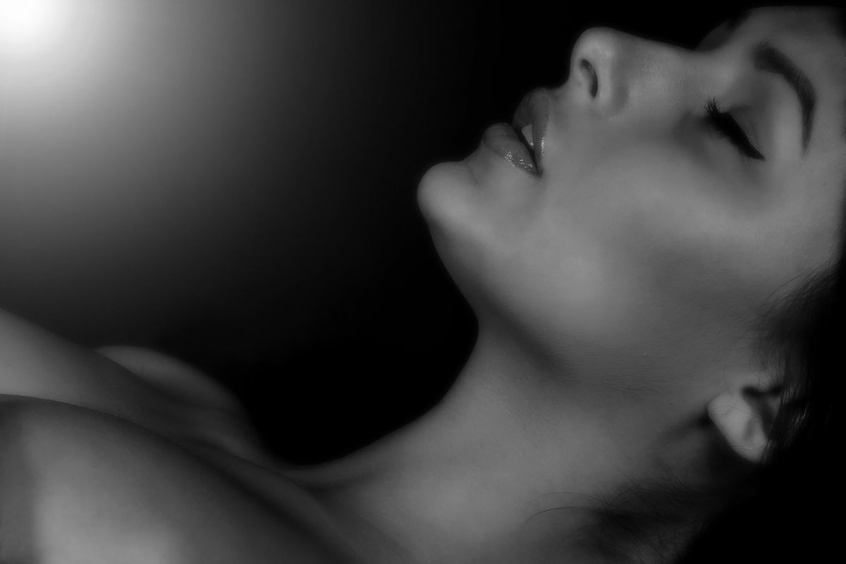 "Затащил в хамам": владельца спа-салона подозревают в домогательствах