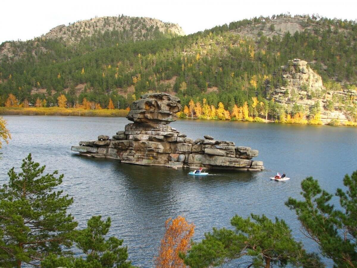 Туристам запретили подниматься на скалу Жумбактас в Бурабае