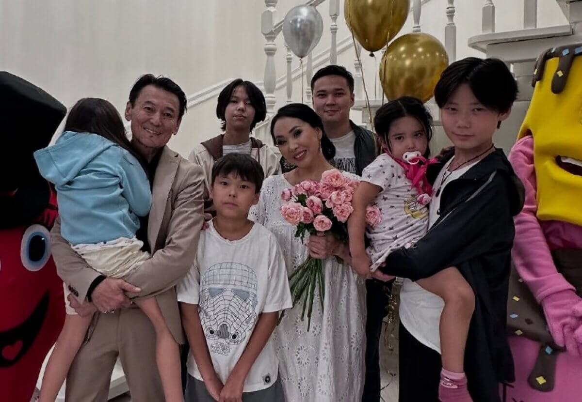 Жена продюсера Кыдырали Болманова посвятила душевный пост семье