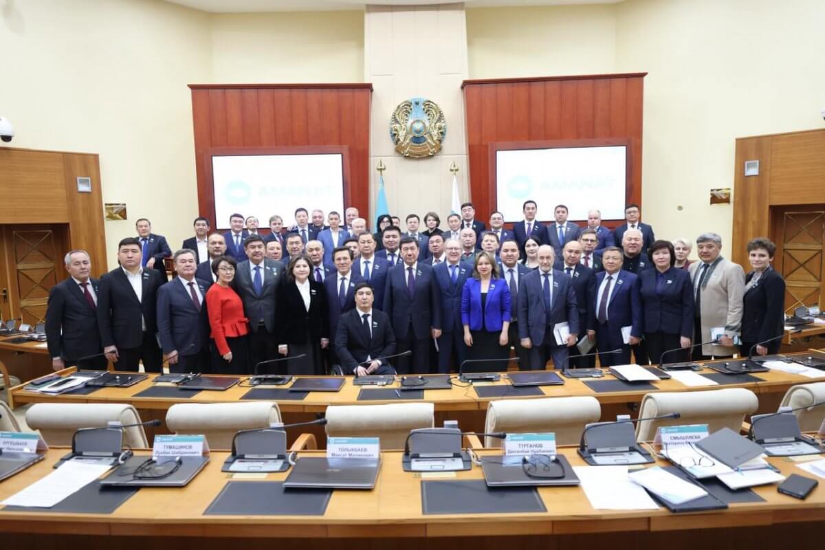 "626 запросов — голос народа в зале парламента": AMANAT усиливает влияние депутатов