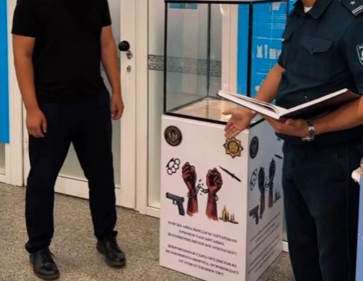 Ящик для сдачи кастетов и ножей появился в аэропорту Астаны