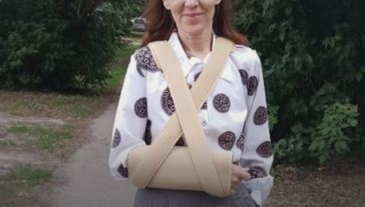 Полицейские сломали руку учительнице, приняв ее за закладчицу