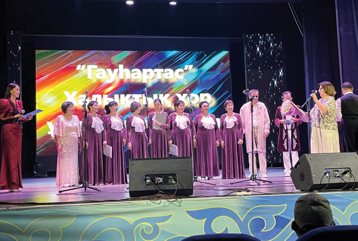 Хор незрячих и невидящих семейчан отметил юбилей