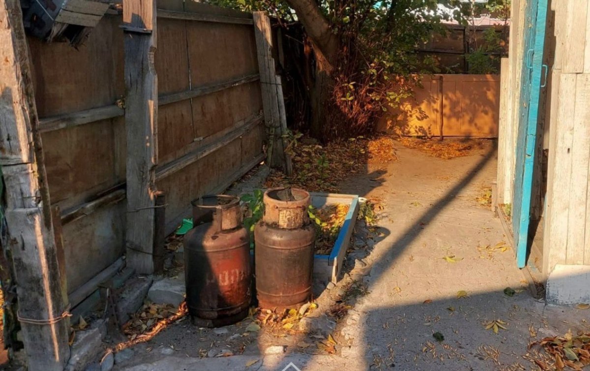 Парковка возле торгового дома горела в Семее