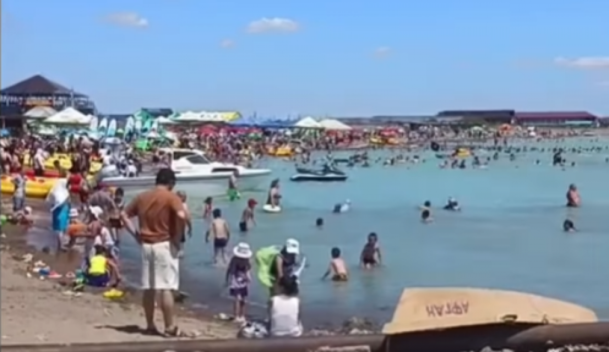 Заняли даже палатки: рекордное количество туристов посетили в выходные Балхаш