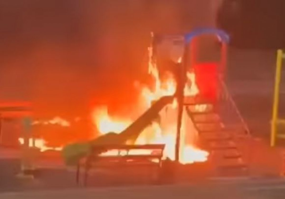 Дети сожгли горку во дворе в Жезказгане