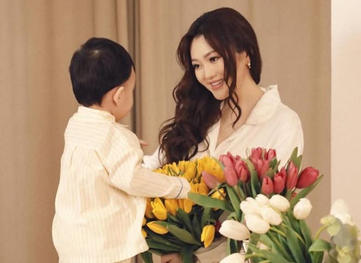 Ерке Есмахан показала семейные будни