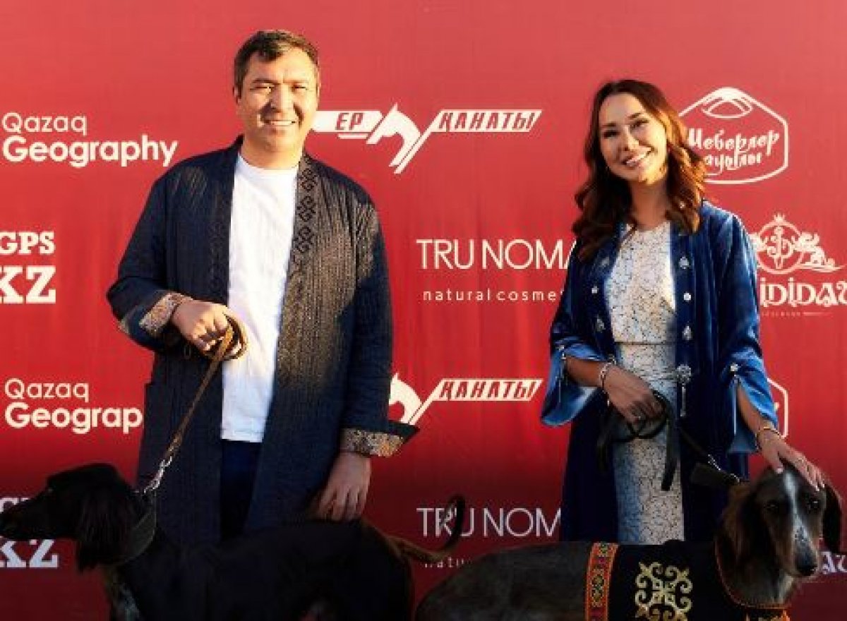 Динара Сатжан с супругом оценивали лучший кумыс страны