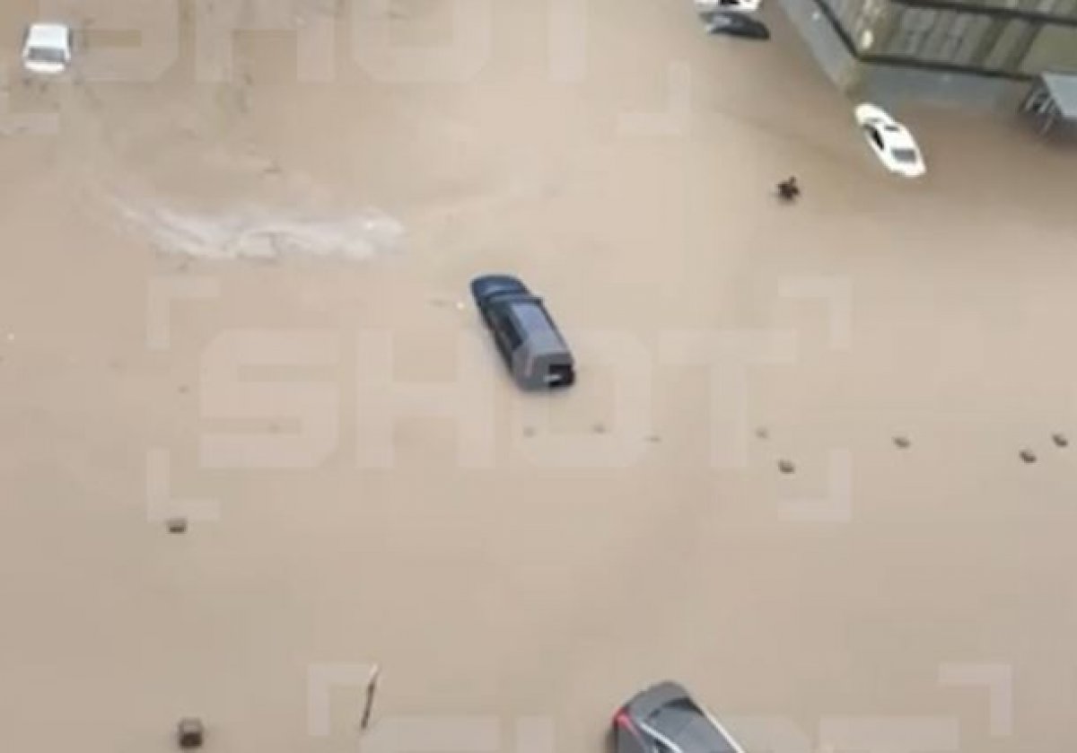 Город под водой: в Москве затопило улицы