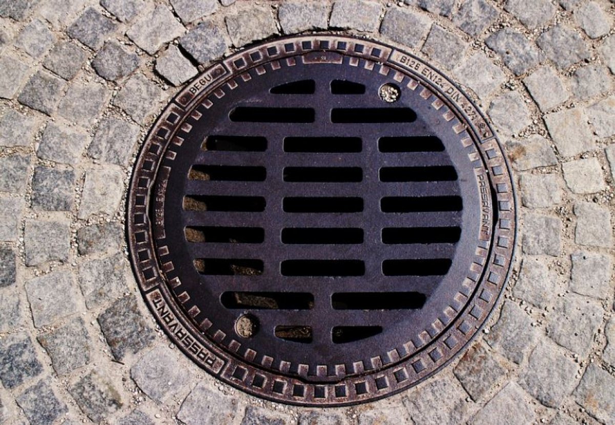 Рабочие погибли в канализационной трубе в Караганде