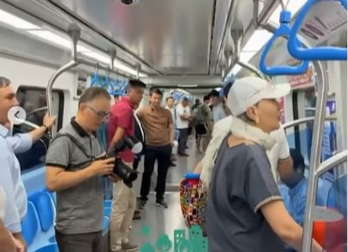 Дархан Сатыбалды проехался на метро в Алматы (ВИДЕО)