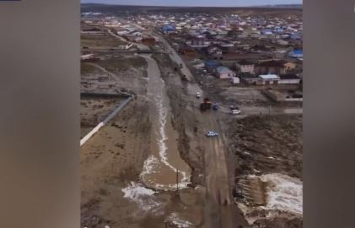 Село ушло под воду в Мангистау: мощный ливень затопил улицы и дворы