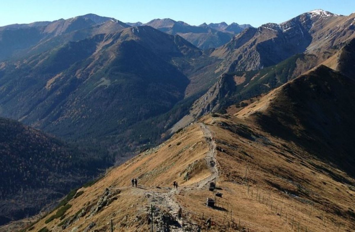 Туристы застряли на Пике смелых в Павлодарской области