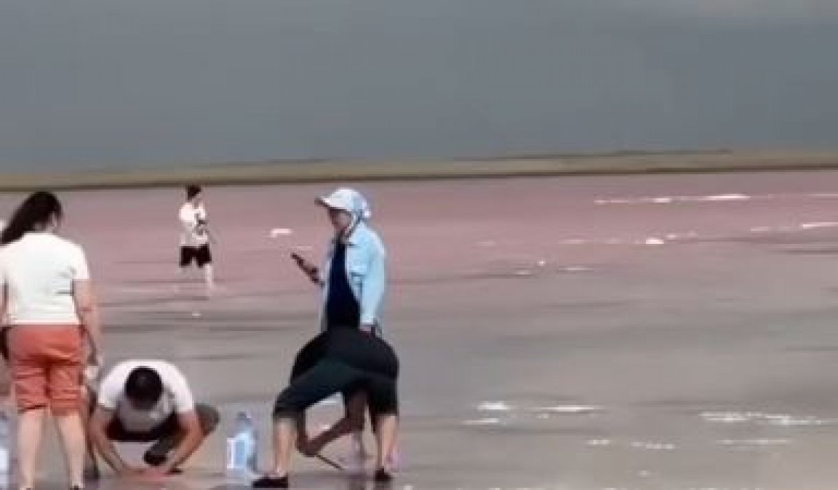 Кобейтуз опять грабят? В сети появилось видео с добычей соли