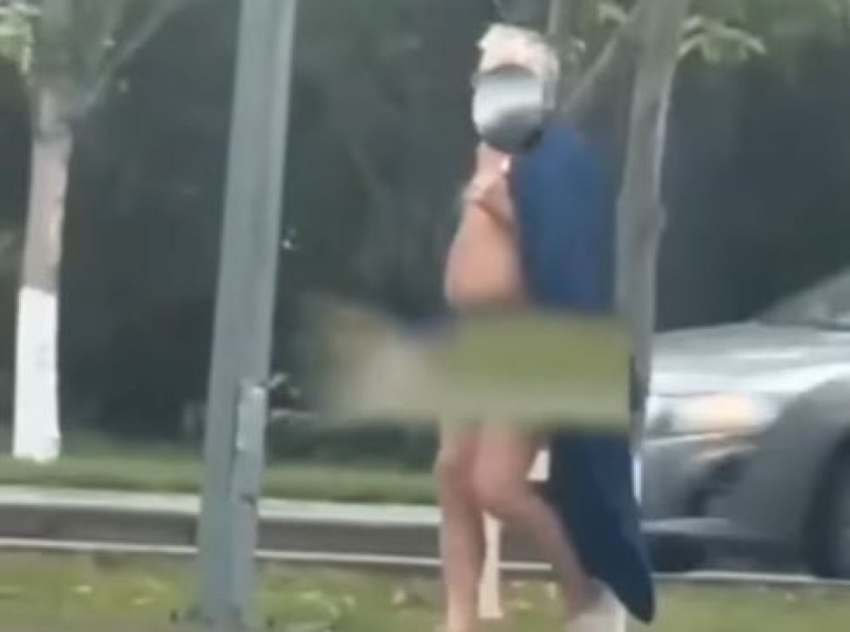 Голый мужчина разгуливал по Астане (ВИДЕО)