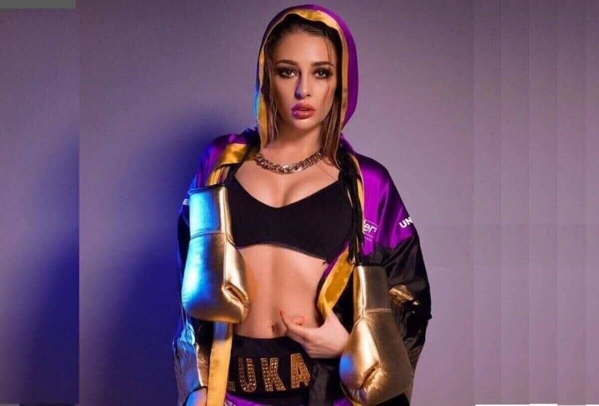 Ангелина Лукас готовится стать певицей?