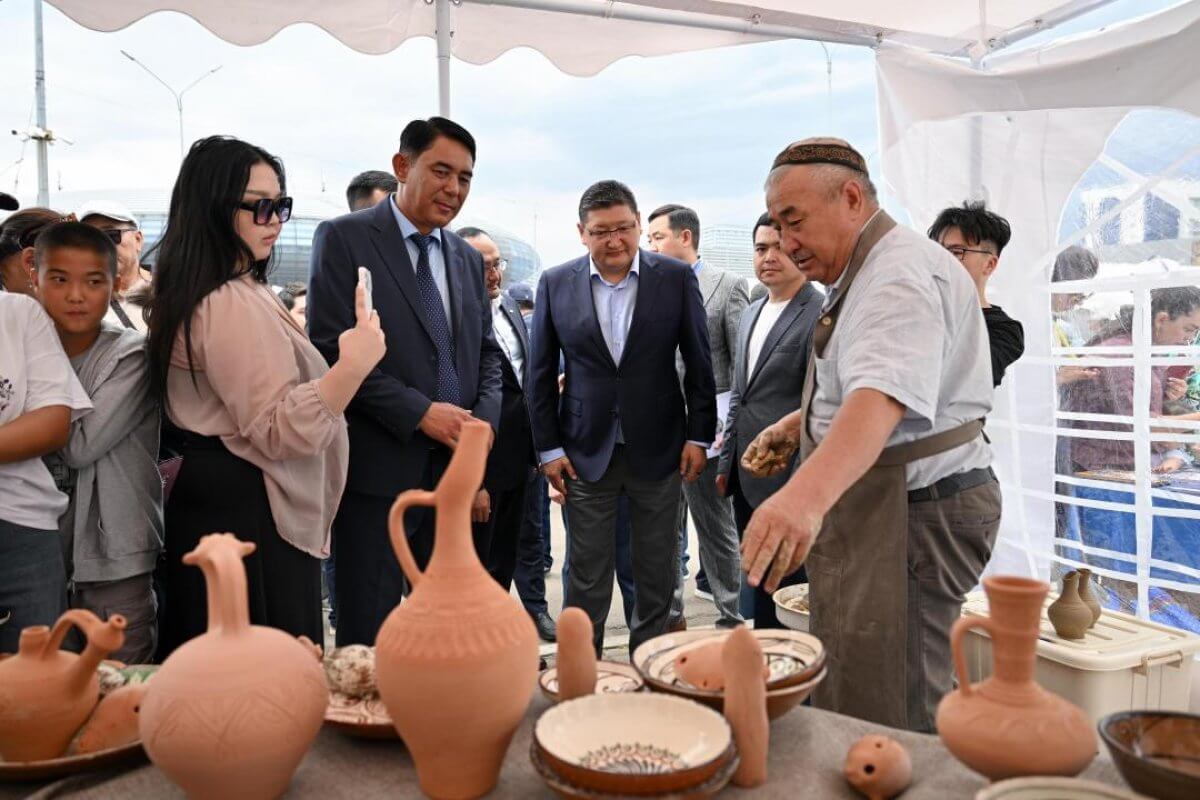 Ярмарка, концерты и ремесленники: в Семее стартовали Дни культуры Туркестана