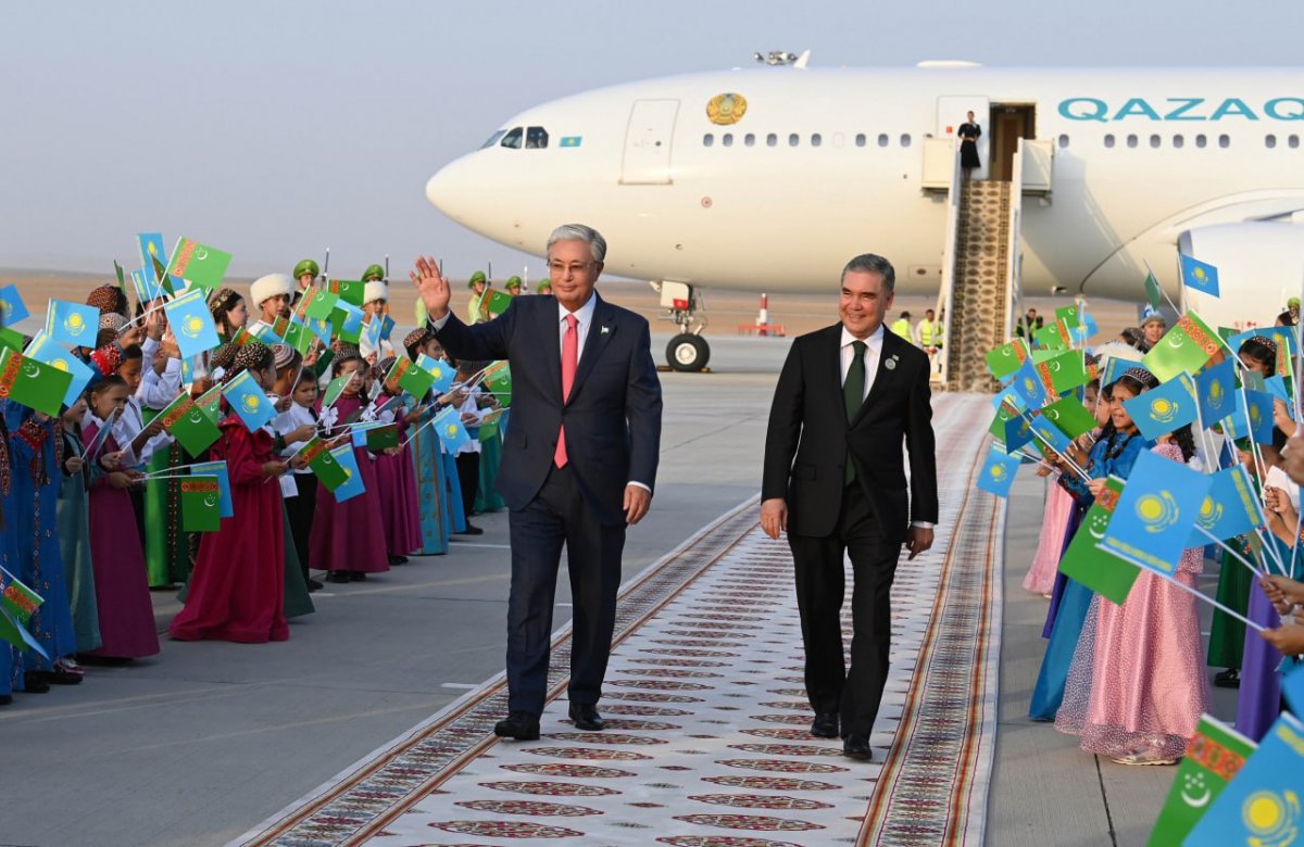 Токаев прибыл в Туркменистан