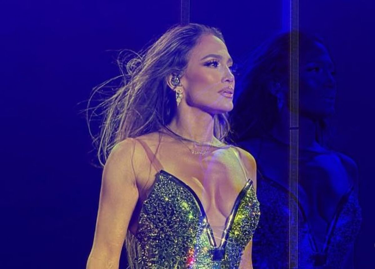 Секрет молодости Дженнифер Лопес: хирург из Астаны разобрал внешность звезды