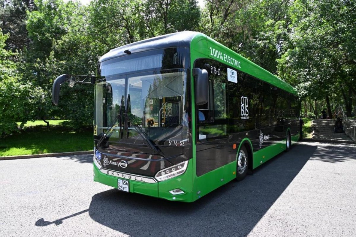 Схемы движения трех автобусов изменили в Алматы