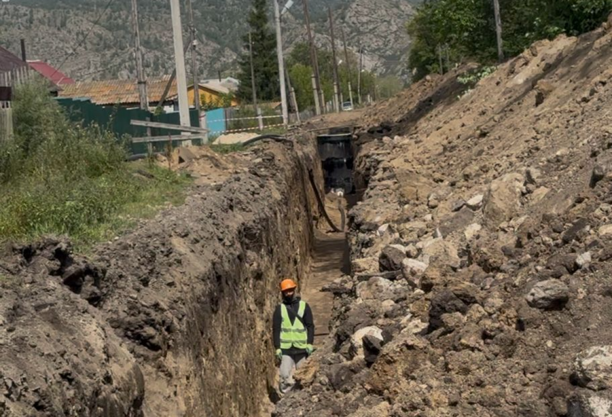Аким ВКО поручил закончить реконструкцию 46 км водопровода до наступления холодов