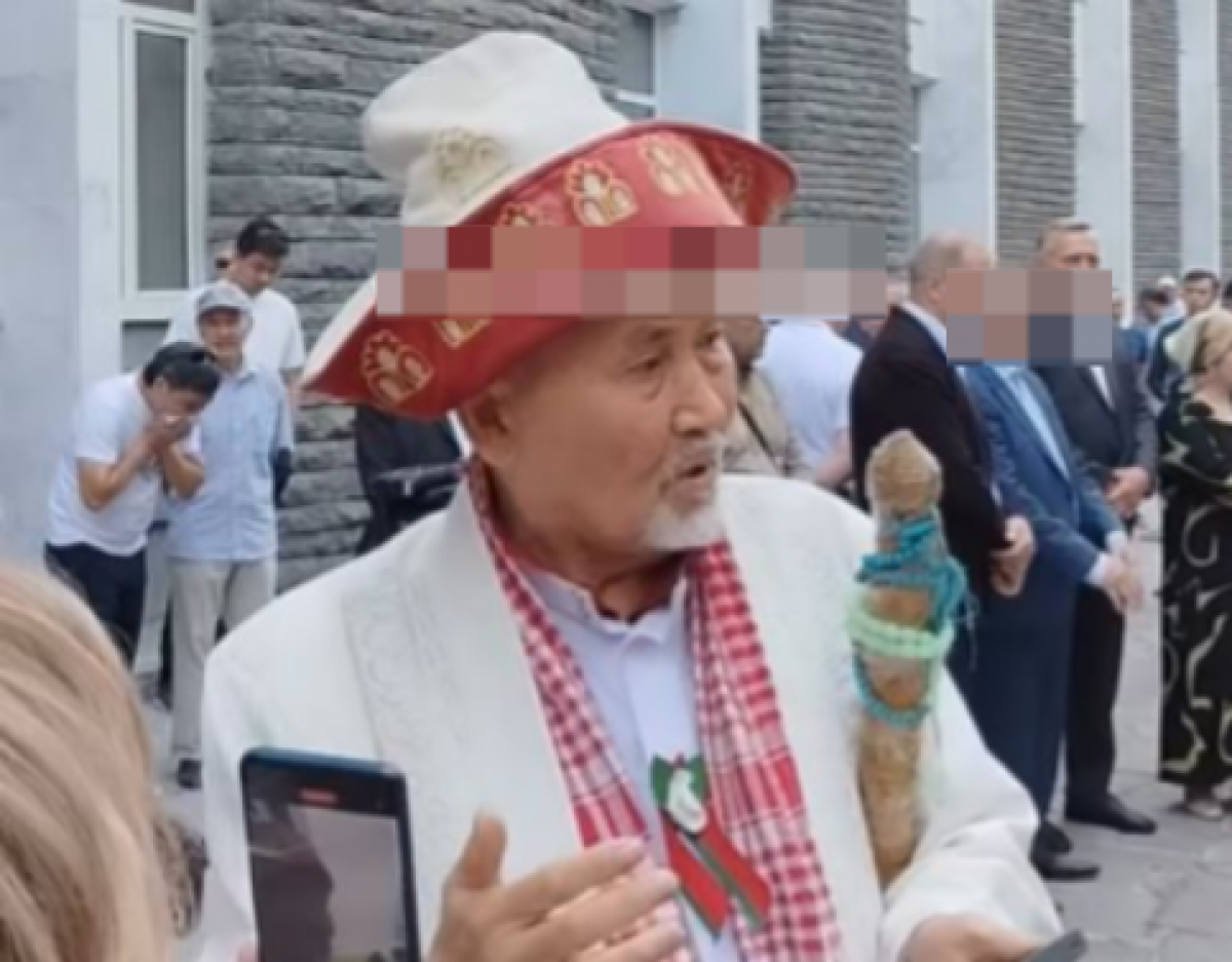 Не хотел навредить: Амантай кажы прокомментировал инцидент с падением женщины