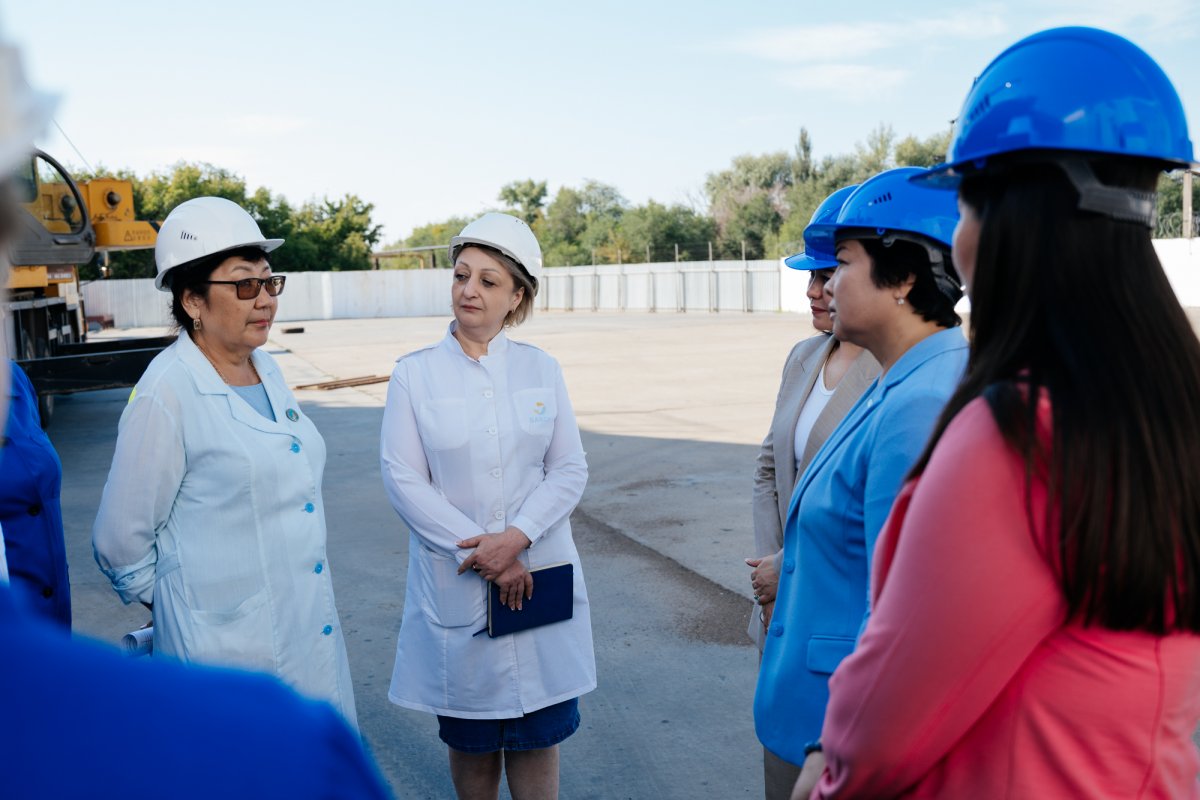 Как соблюдаются права работающих женщин в ЗКО, проверила секретарь партии AMANAT