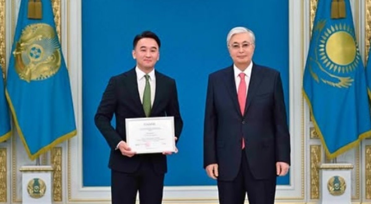 Журналист показал квартиру, которую ему подарил президент Токаев