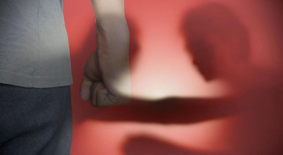 Казахстанка зарезала мужа, защищая отца