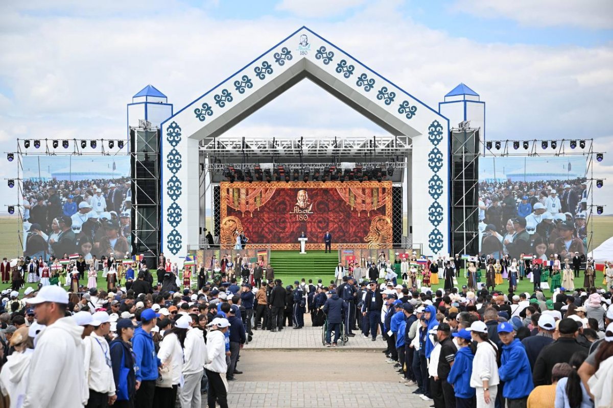 "Абай – личность мирового значения": спикер Сената зачитал поздравление президента РК