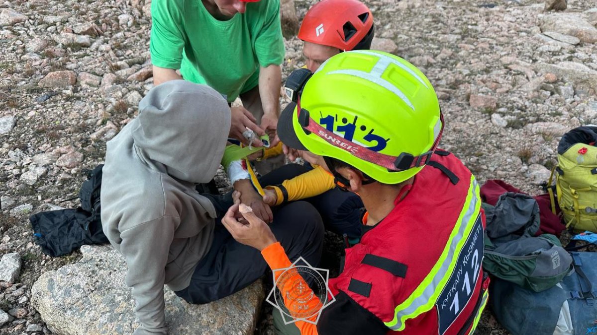 Камень упал на подростка в горах Алматы