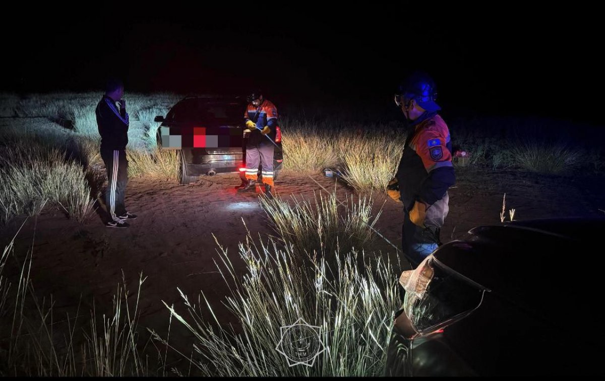 Автолюбитель заехал в песчаную ловушку на Балхаше