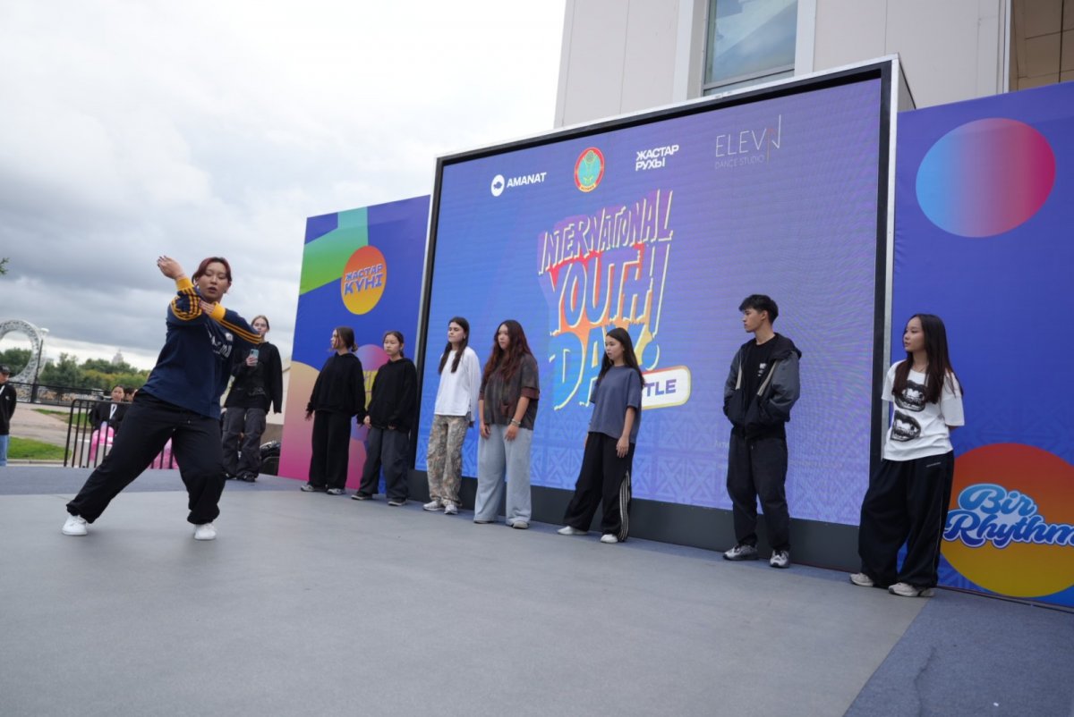Активисты "Жастар Рухы" посвятили танцевальный фестиваль акции "Таза Қазақстан" в Астане