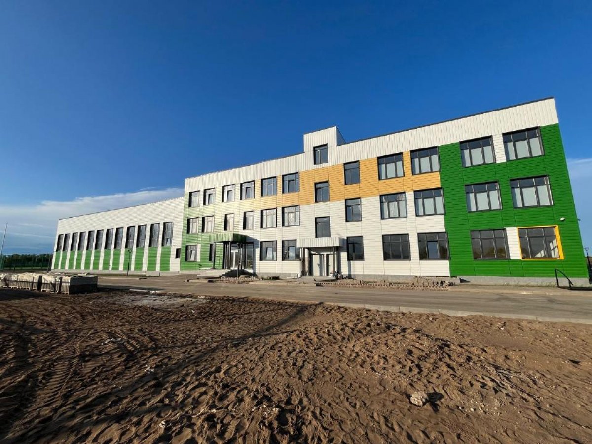 Аким ЗКО проверил строительство современных школ