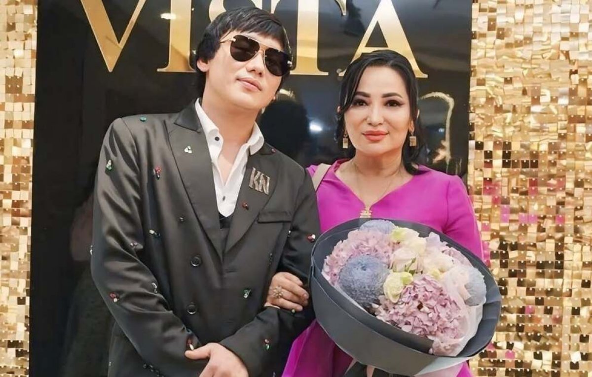 Олар билеп, көңіл көтереді Аузындағы және анустағы пениса суреті