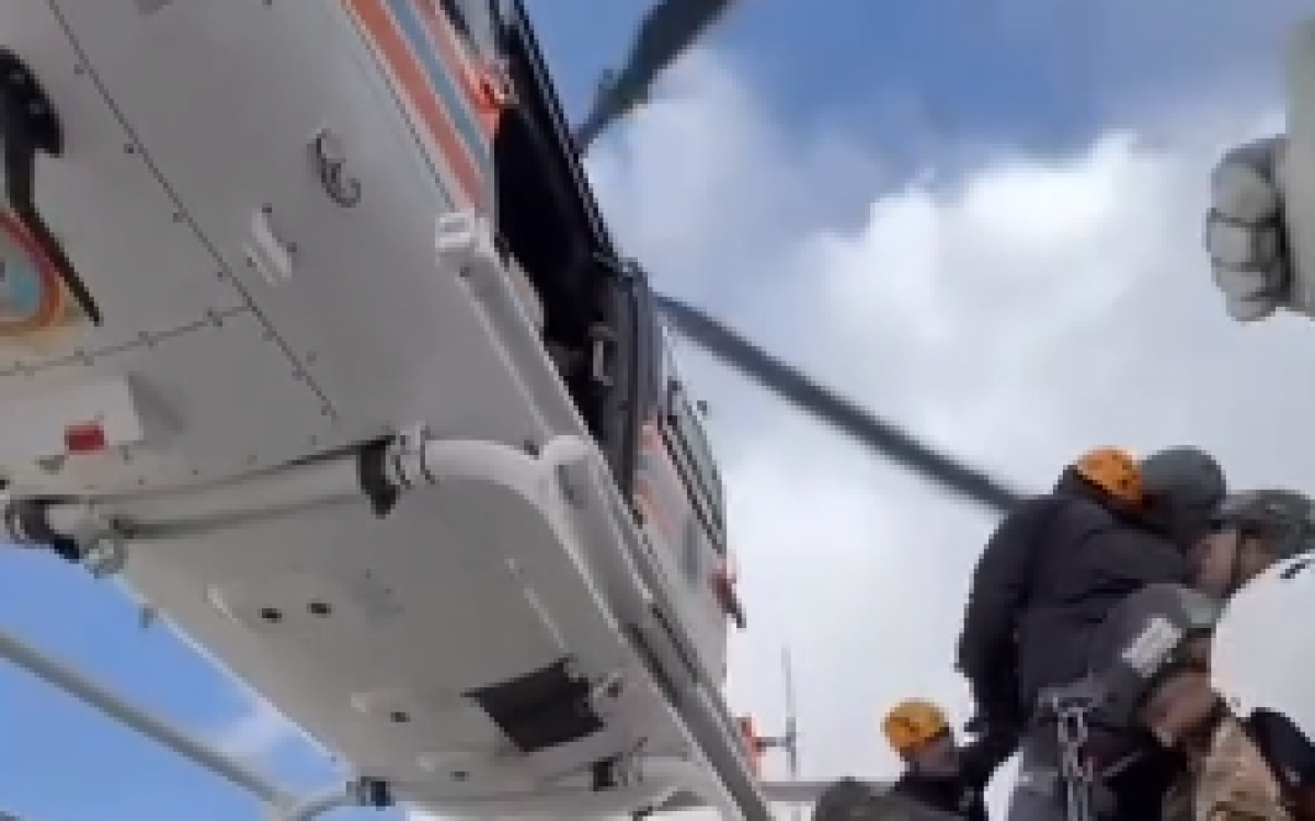 На высота Монблана: уникальную спасательную операцию провели сотрудники МЧС в горах (ВИДЕО)