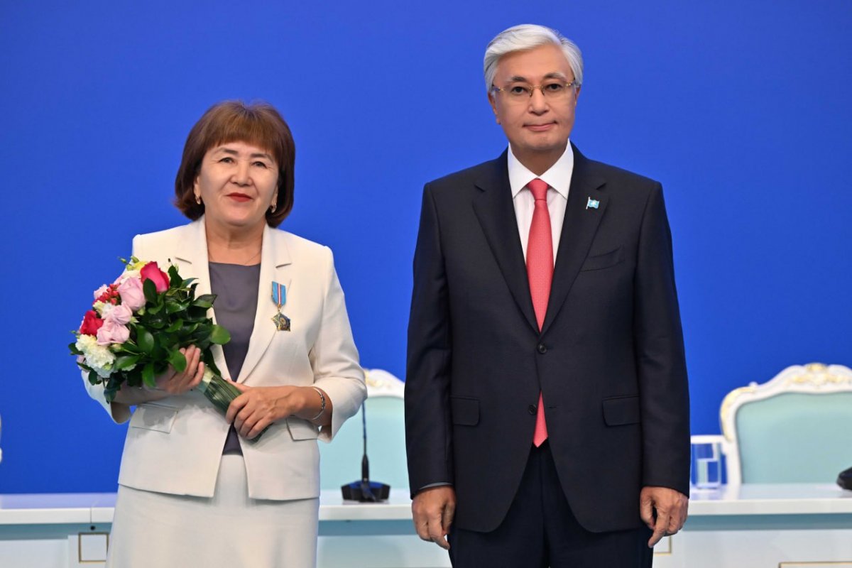 Госнаграды вручили учителям в Астане