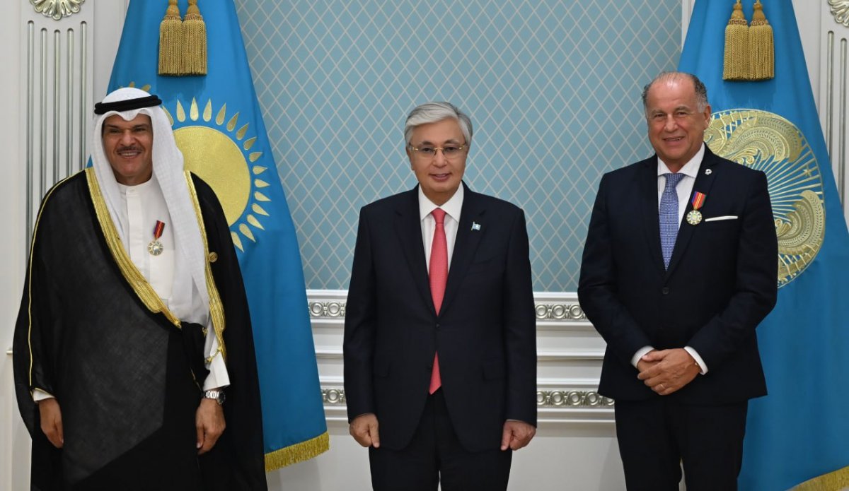 Токаев наградил глав ISSF и ASC и орденами "Достық" II степени