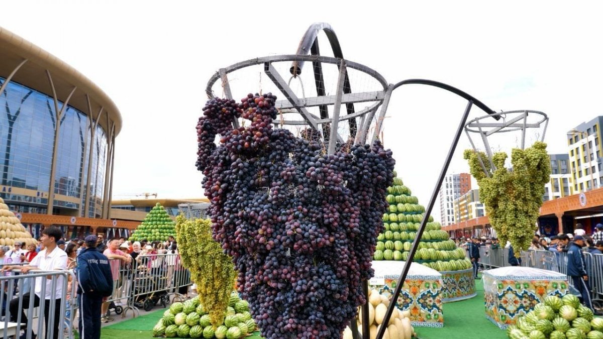 Плов и фрукты за забором: как в Астане проходит таджикская ярмарка