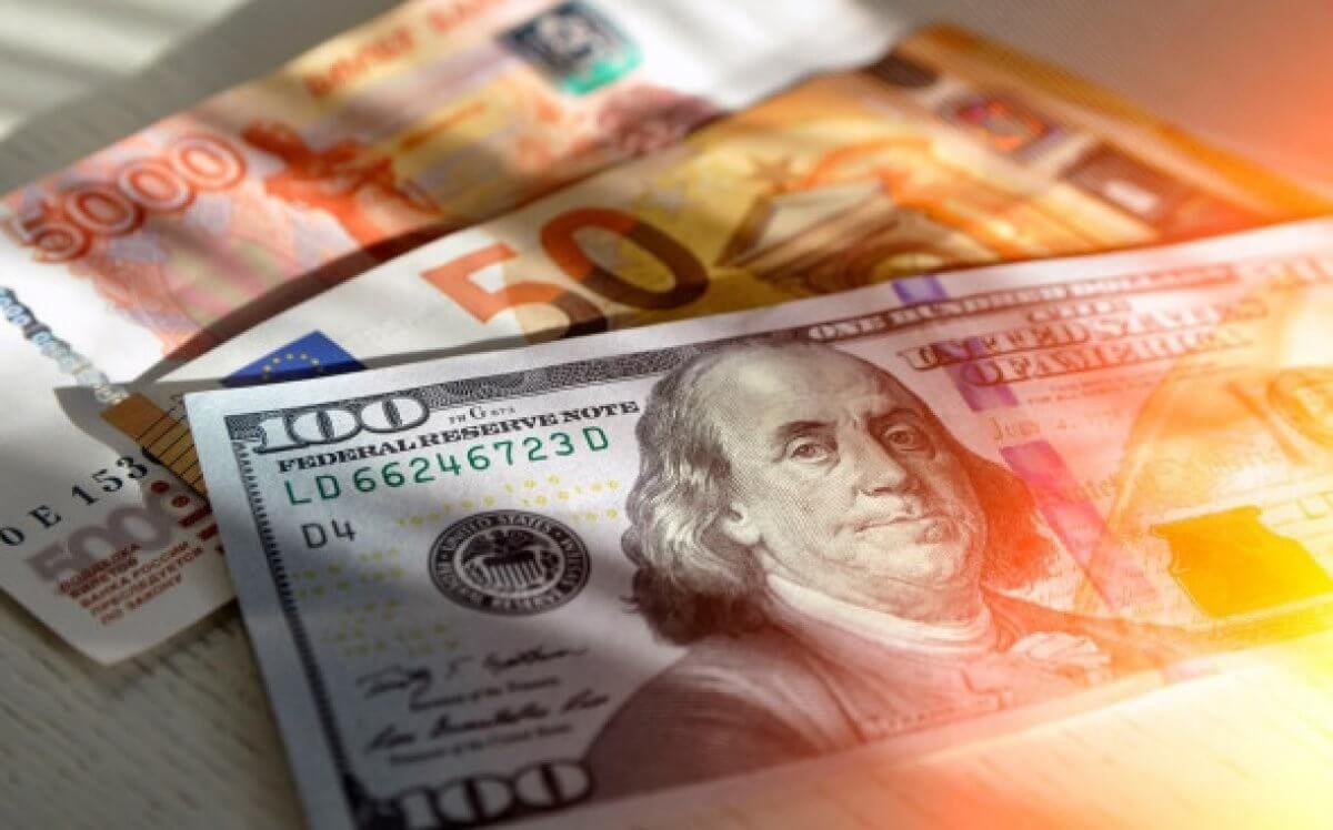 Kурс тенге на 17 августа: доллар, евро и рубль обновили значения