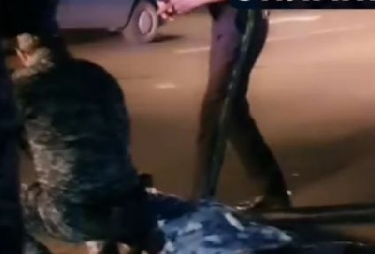 “Не бейте, мне больно”: женщину обнаружили на дороге в центре Караганды