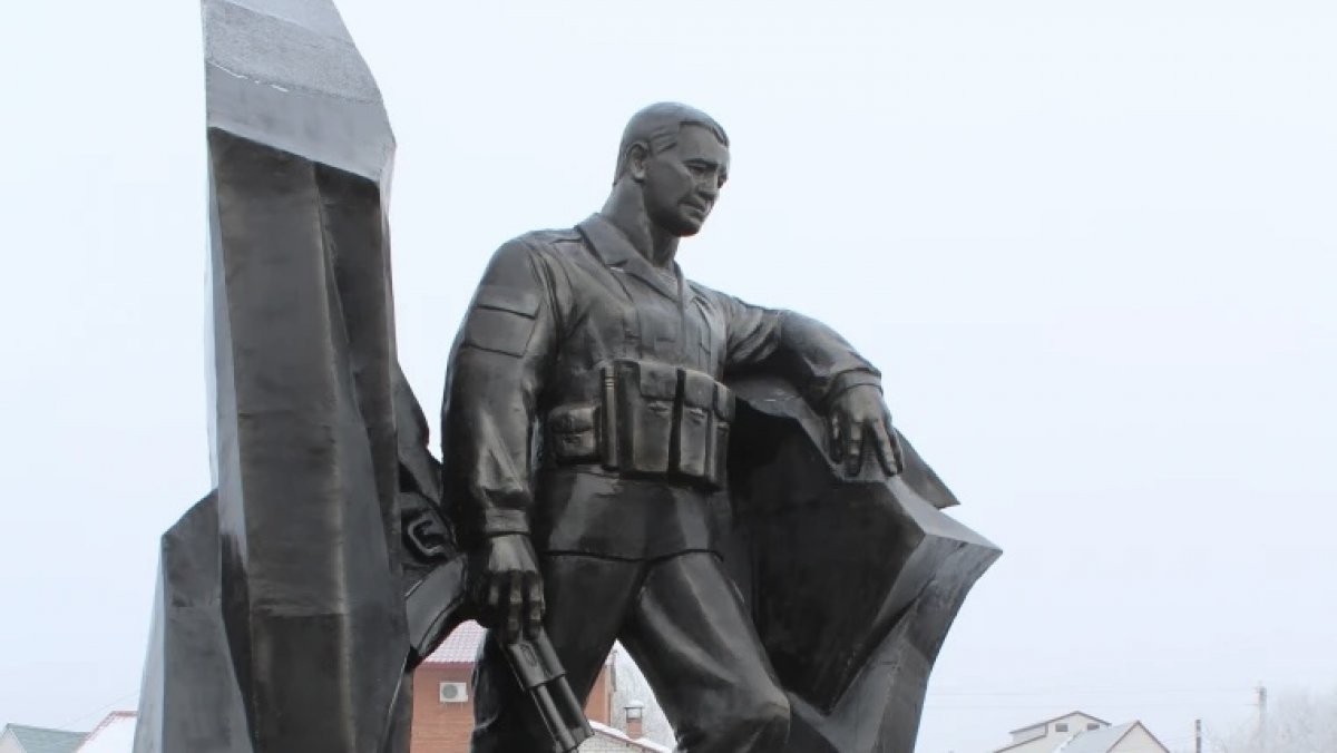 Житель Уральска подает в суд на акимат из-за памятника на своем участке