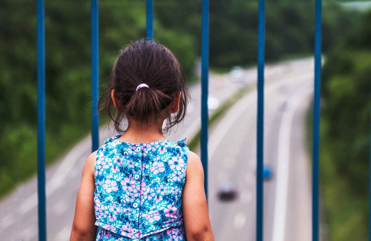 "Топит в ведре, бьет по лицу": житель Актау заявил о жестоком обращении с его детьми