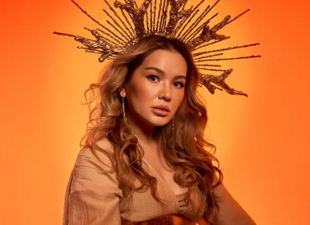 Макпал Исабекова показала бекстейдж со съемок клипа (ВИДЕО)