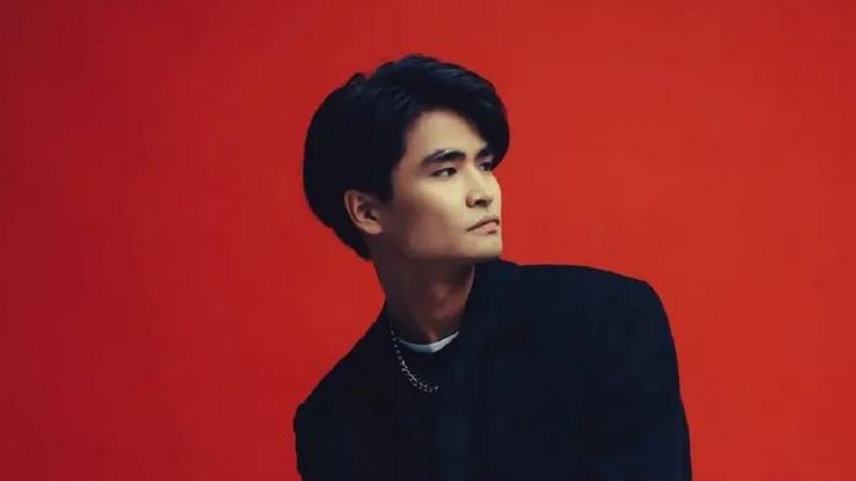 Младший сын Розы Рымбаевой презентовал новый клип (ВИДЕО)