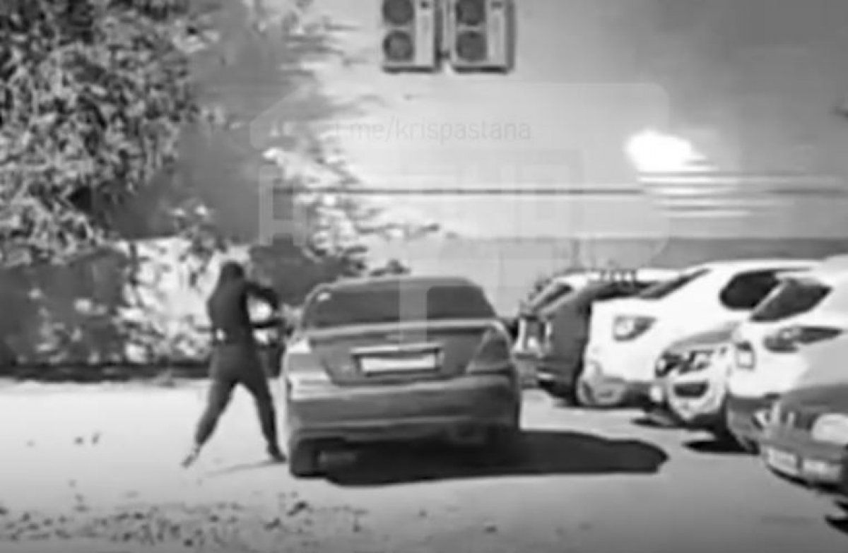 Мужчину избили дубинкой во дворе дома в Актобе